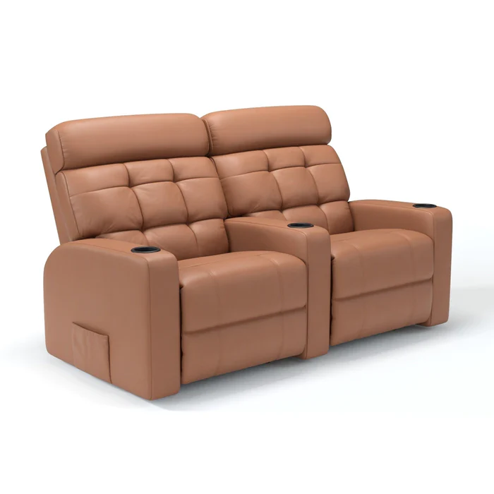 Poltrona reclinável Damie em tecido linho bege em uma sala de estar.